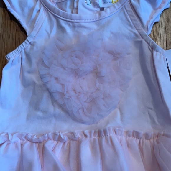 NWT Bloomies Baby Light Pink Onesie - Picture 2 of 5